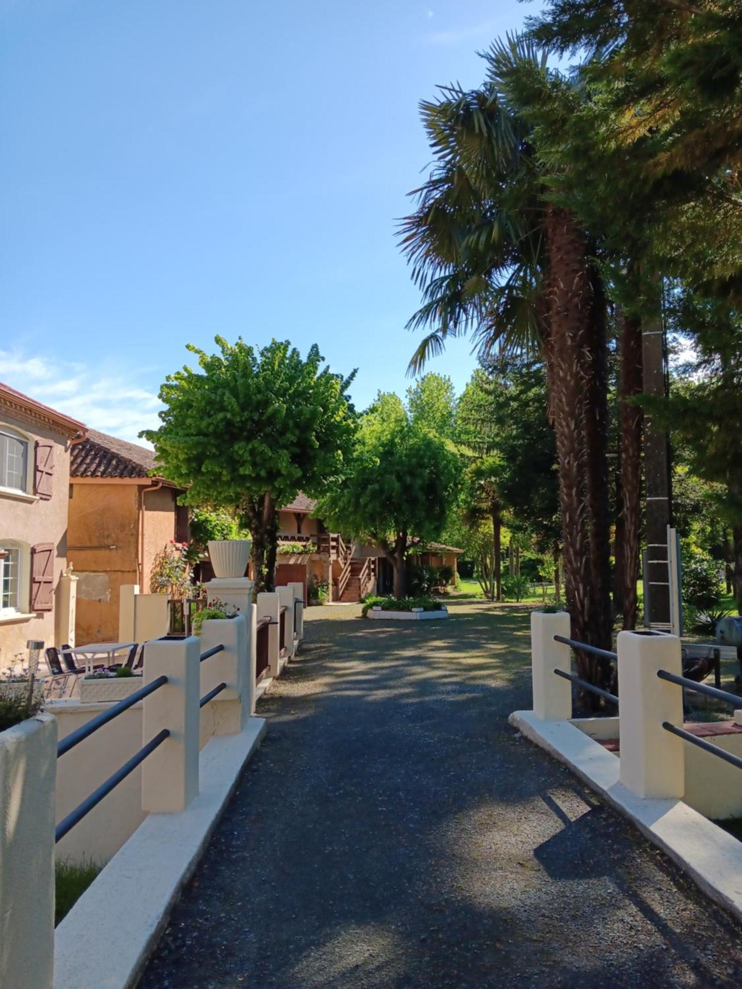 Gite Au Moulin Du Comte Bourrouillan 外观 照片