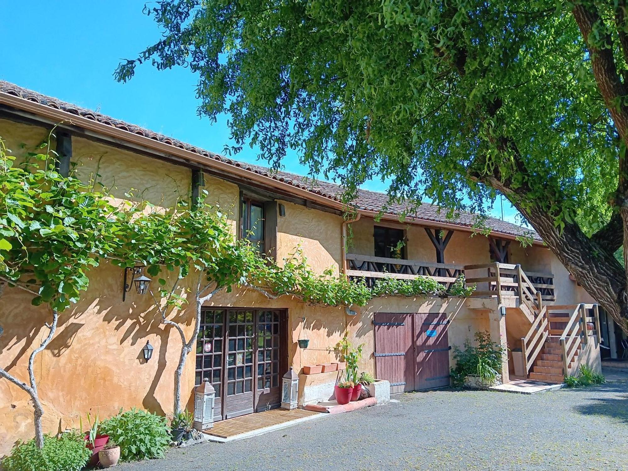 Gite Au Moulin Du Comte Bourrouillan 外观 照片